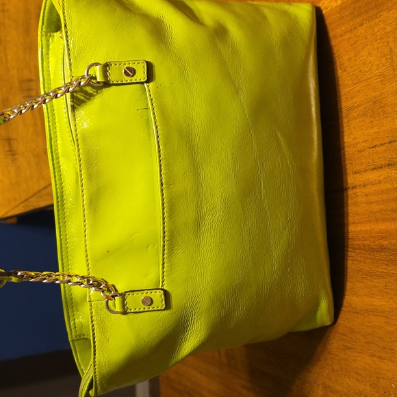 Michael Michael Kors lime green patent leather tote bag. - Picture 3 of 16